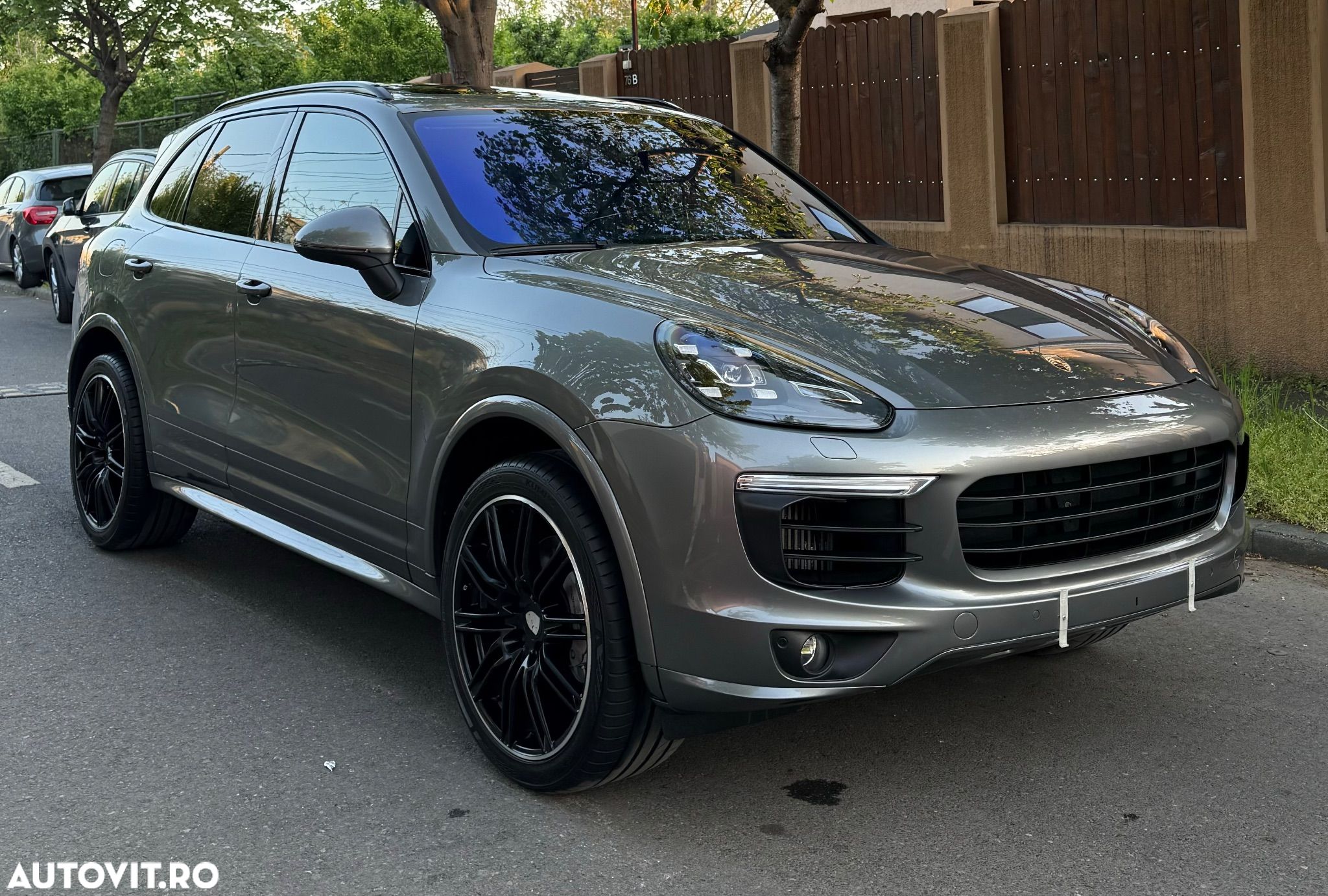 Porsche Cayenne 4.2 L S - 1