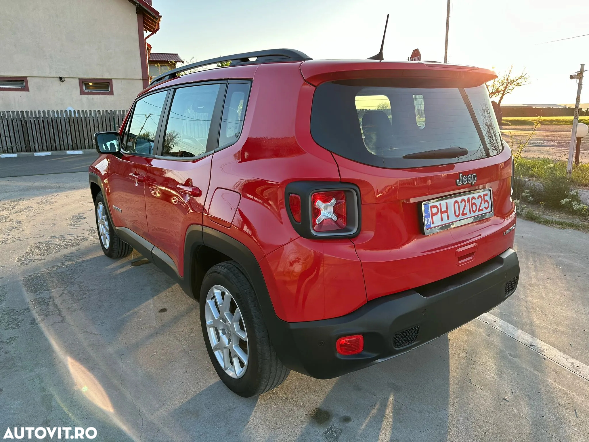 Jeep Renegade 1.3 T-GDI 4xe PLUG-IN Hybrid Automatik (RED) - 3