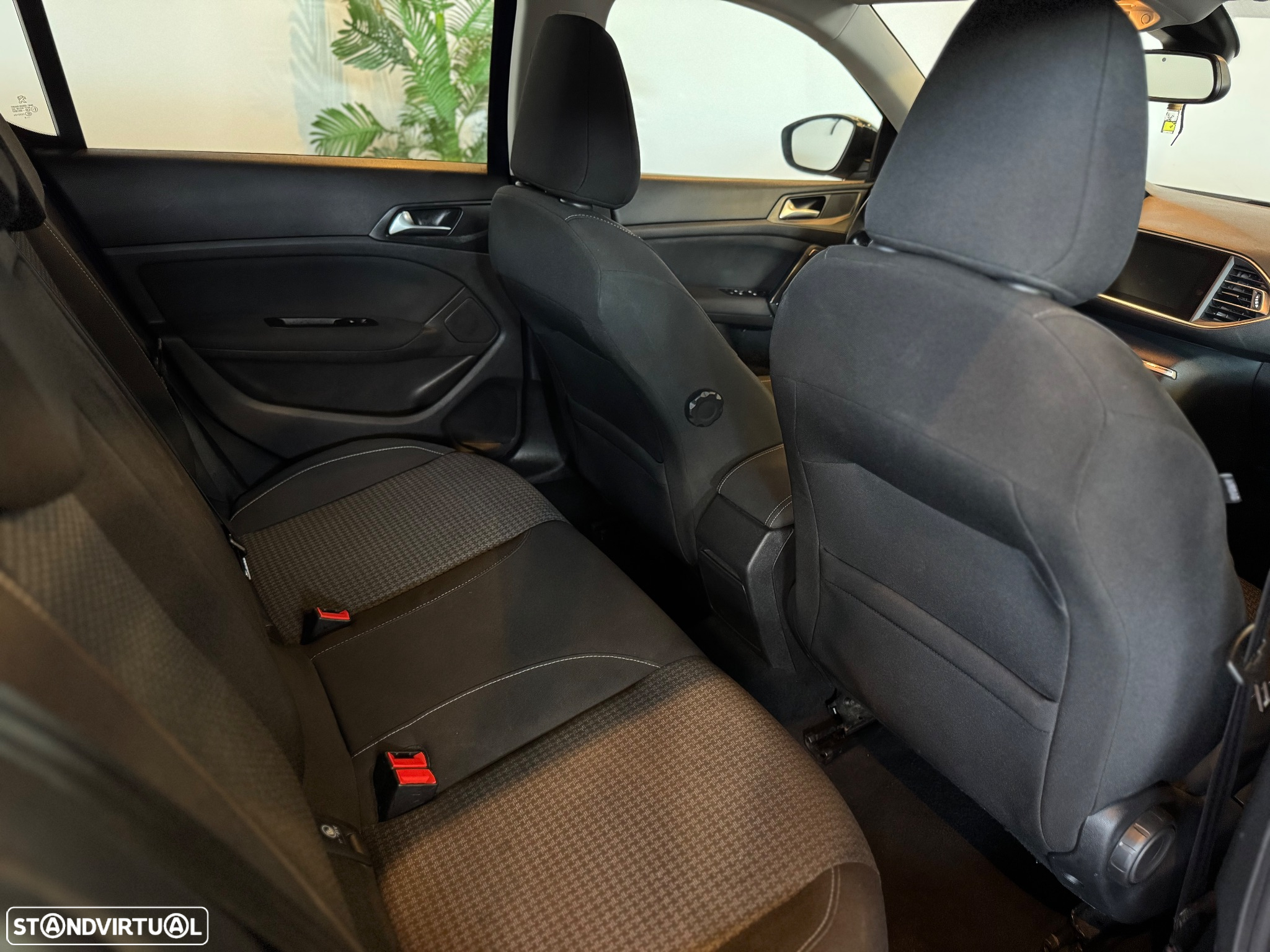 Peugeot 308 BlueHDi 130 EAT8 Style - 31