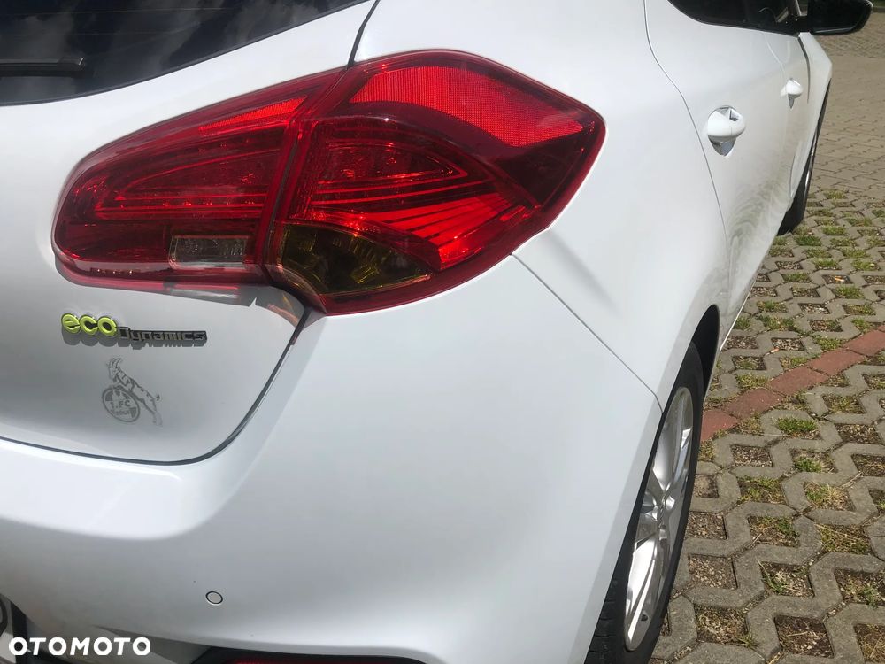 Kia Ceed 1.6 CRDi 128 Dream Team Edition - 30