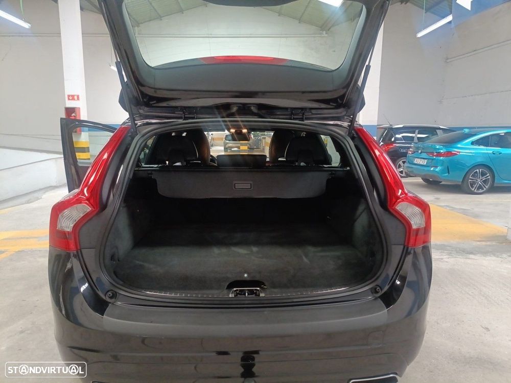 Volvo V60 2.4 D6 Momentum AWD Phev - 12