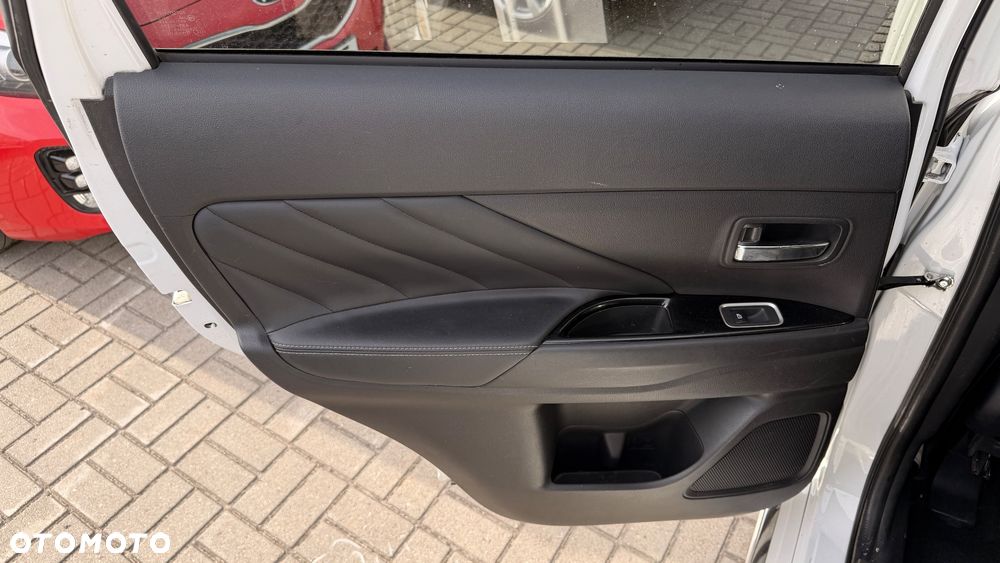 Mitsubishi Outlander - 23