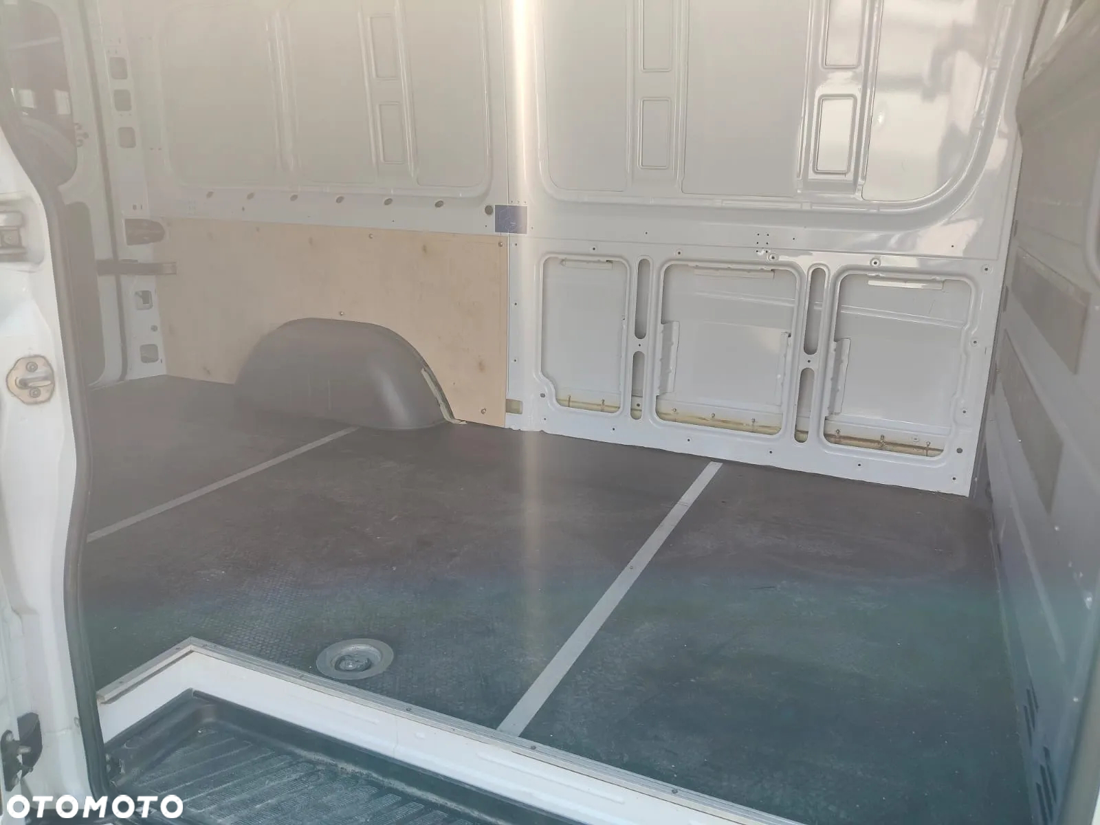 Mercedes-Benz Sprinter L2H2 - 24