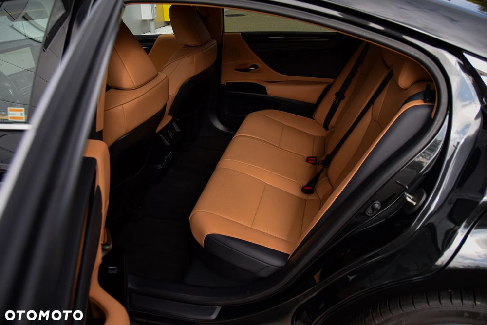 Lexus ES - 12