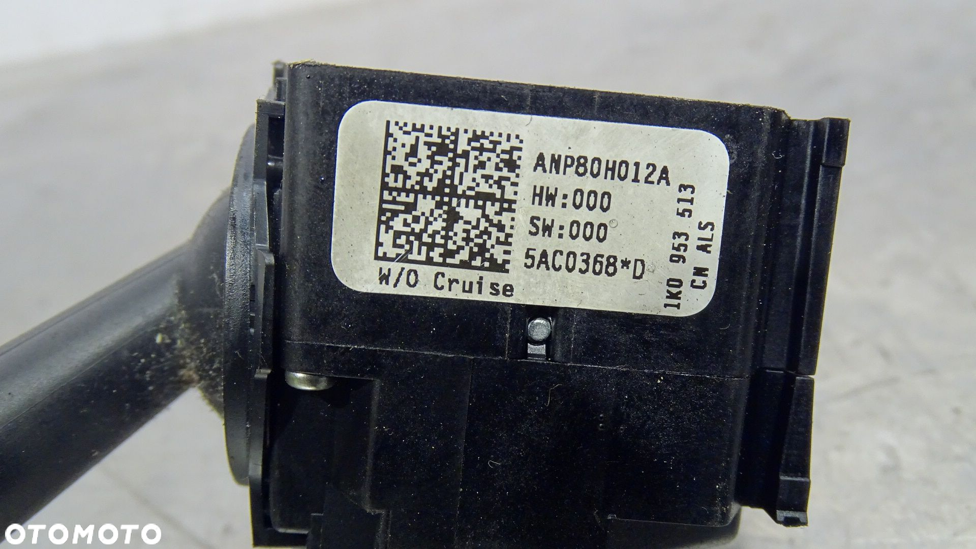 PRZEŁĄCZNIK ŚWIATEŁ KIERUNKOWSKAZÓW VOLKSWAGEN JETTA V 1.9TDI 1K0953513 - 3