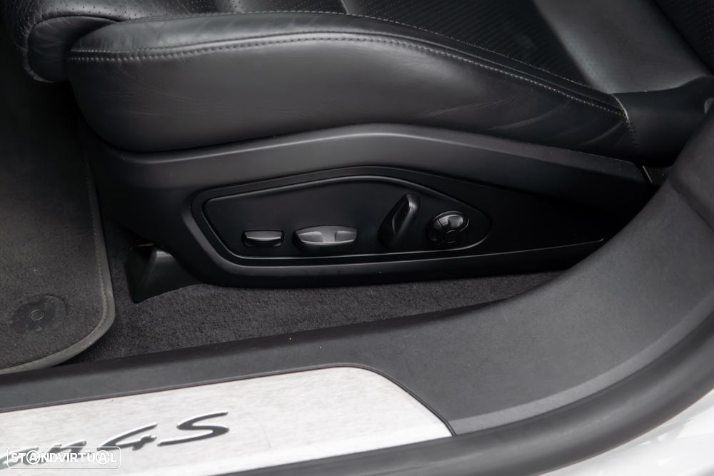 Porsche Taycan 4S - 9