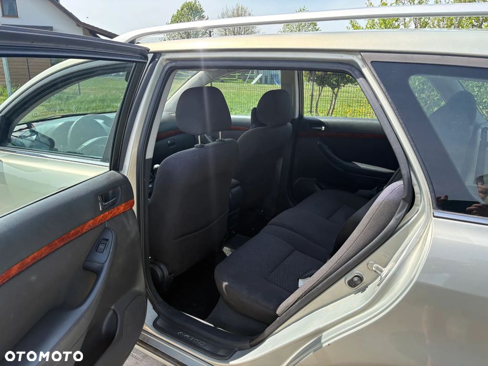 Toyota Avensis 2.0 D-4D High - 8