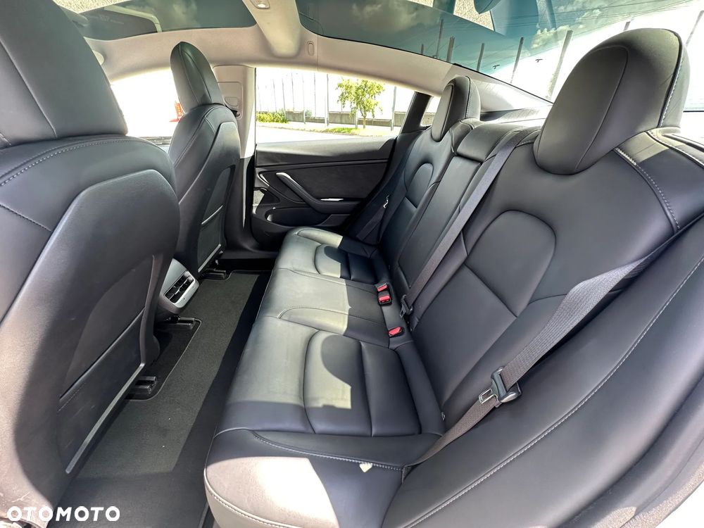Tesla Model 3 - 16