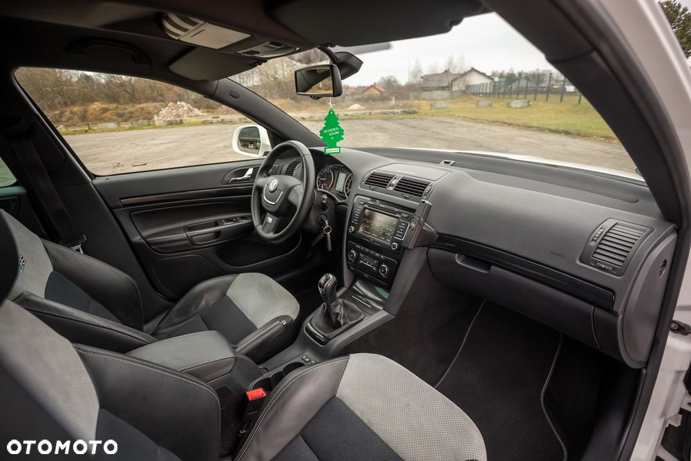 Skoda Octavia 2.0 TDI CR DPF RS - 35