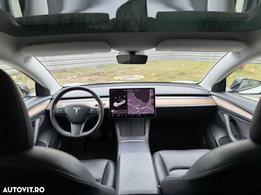 Tesla Model 3 - 5