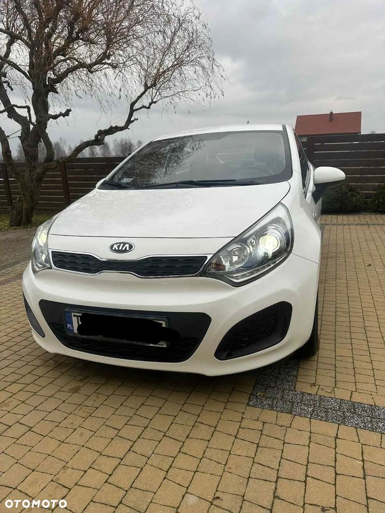 Kia Rio 1.2 L - 6