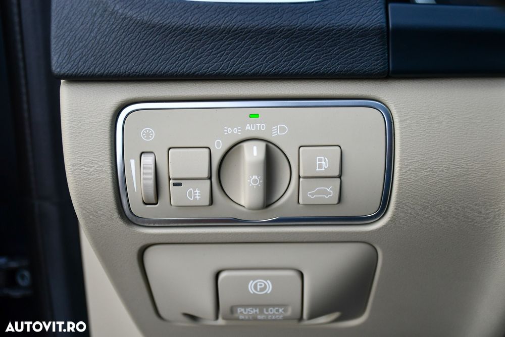 Volvo V60 D6 Plug-In-Hybrid AWD Geartronic Summum - 30