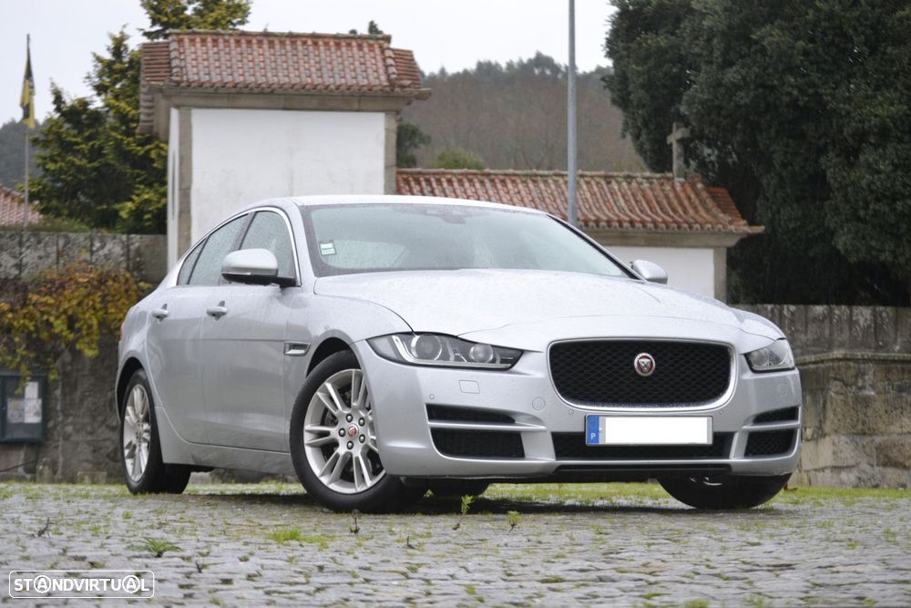 Jaguar XE 2.0 D Pure - 6