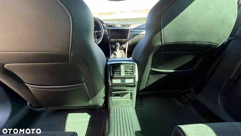 Skoda Superb 2.0 TDI SCR 4x4 Sportline DSG - 11
