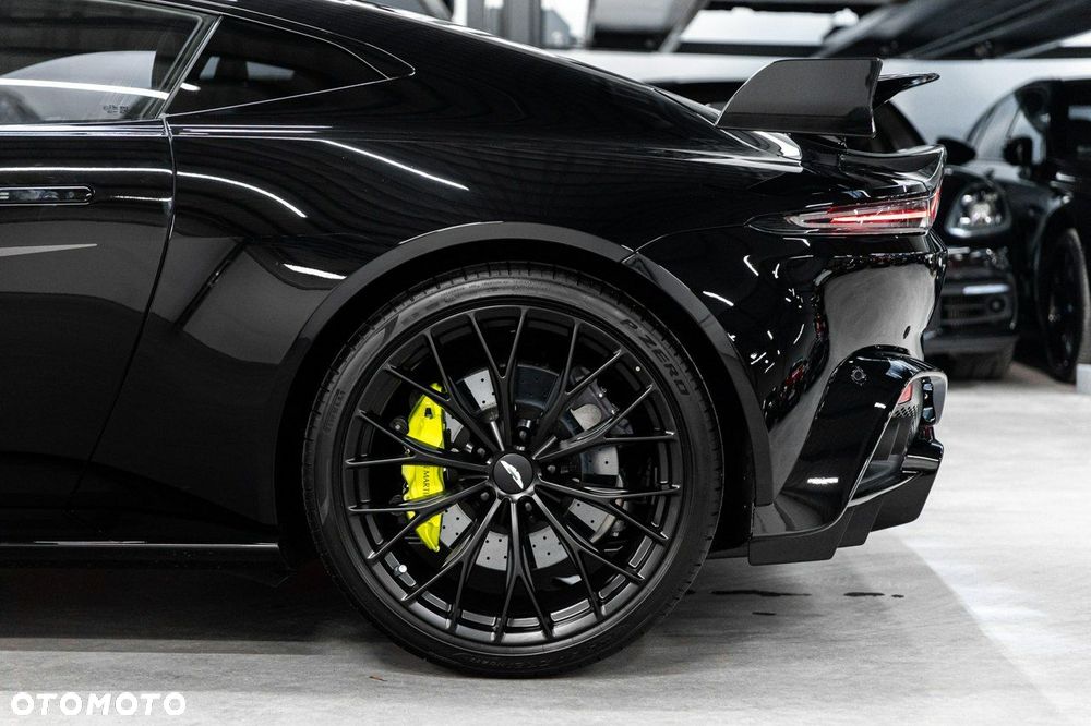 Aston Martin Vantage - 16
