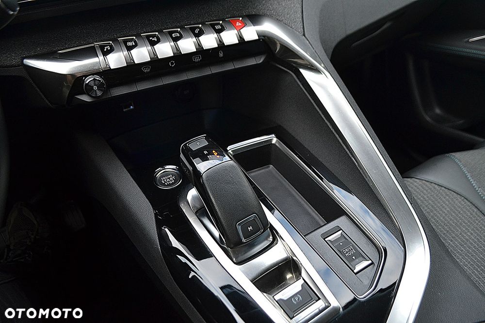 Peugeot 3008 BlueHDi 130 Stop & Start EAT8 Allure - 29