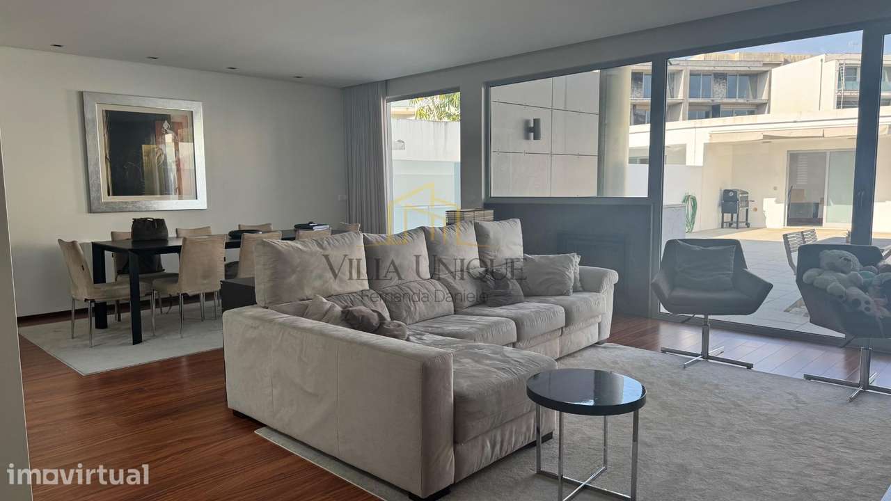 Moradia Geminada T3 com Suite, Jardim de Inverno, Garagem Fechada... - Grande imagem: 5/43