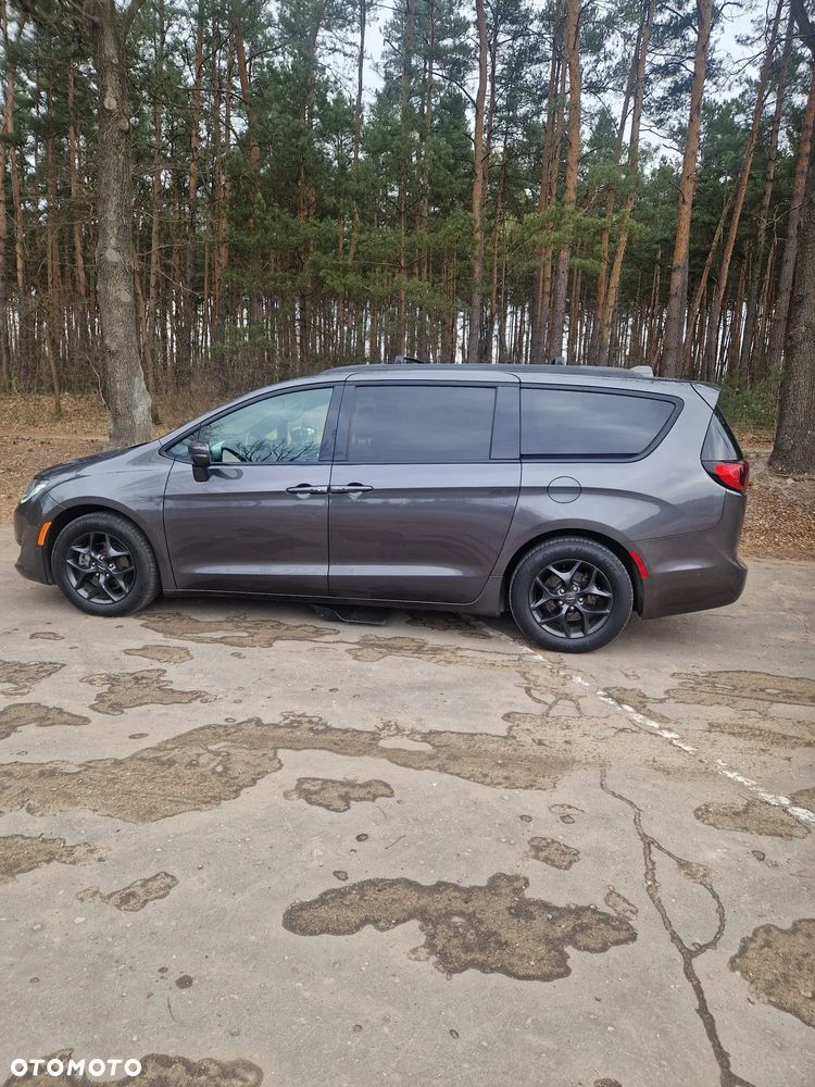 Chrysler Pacifica - 5