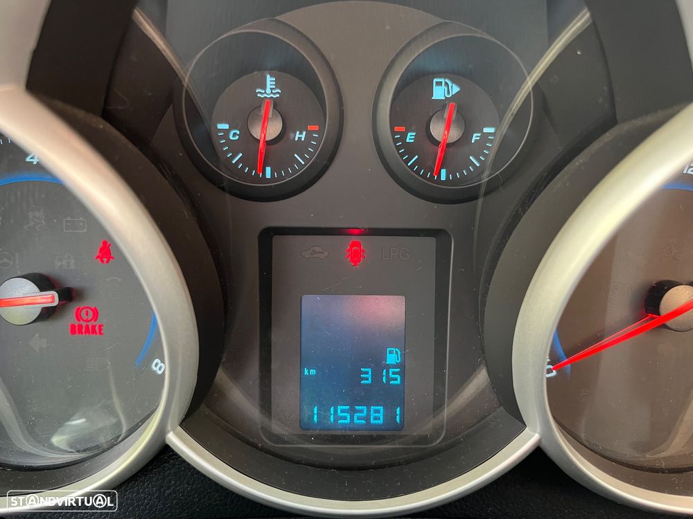 Chevrolet Cruze 1.6 LT - 10