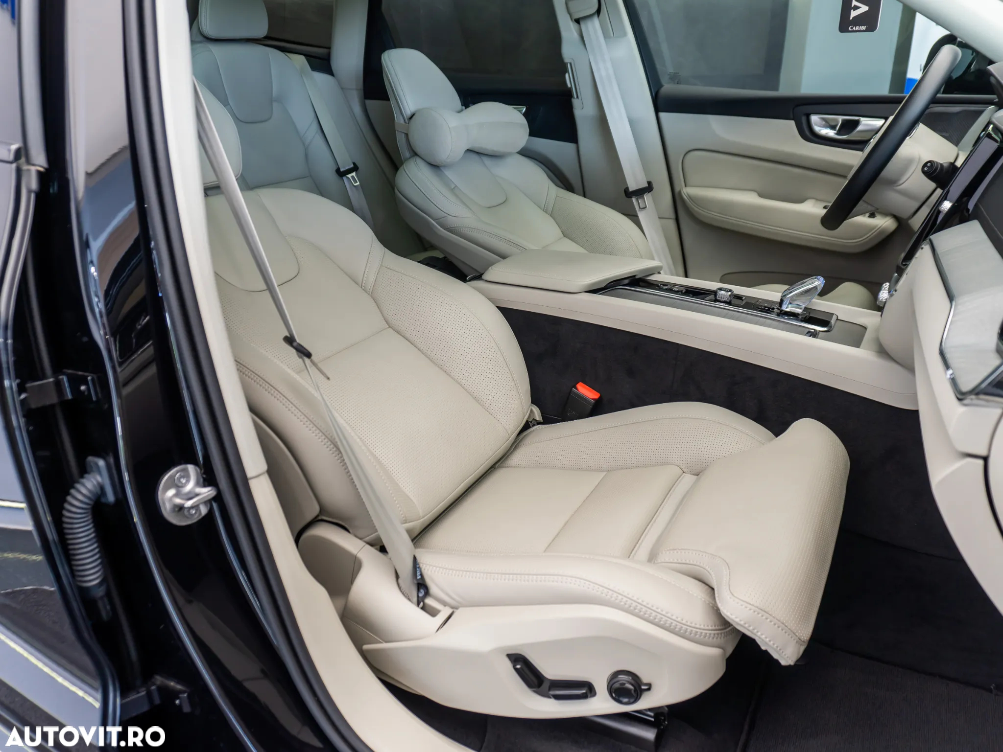 Volvo XC 60 B4 MHEV AT AWD Ultimate Dark - 8