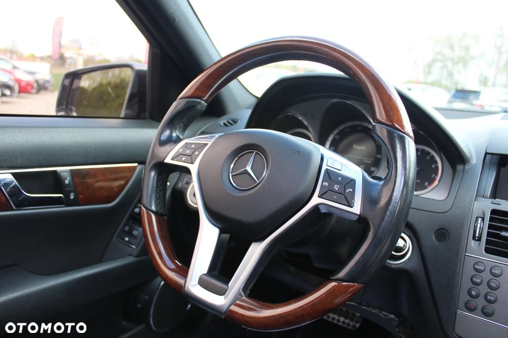 Mercedes-Benz Klasa C 300 7G-TRONIC - 22