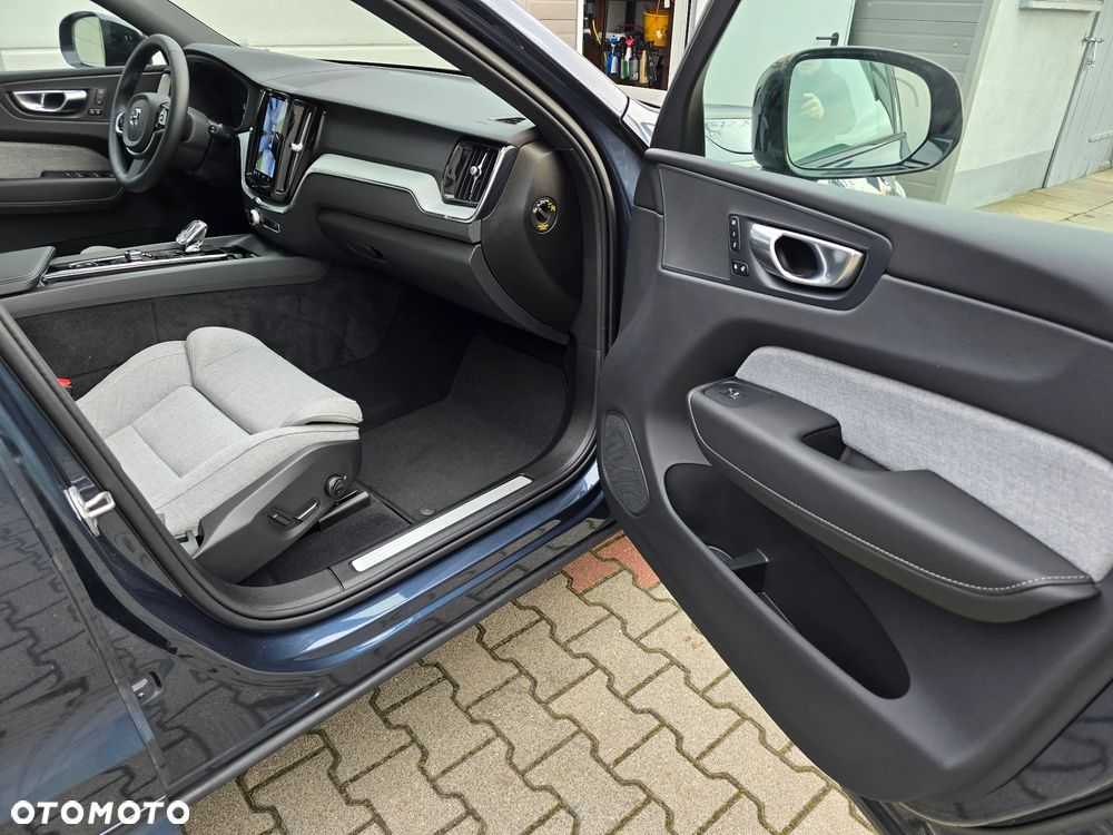 Volvo XC 60 T6 Plug-In Hybrid AWD Plus Dark - 30