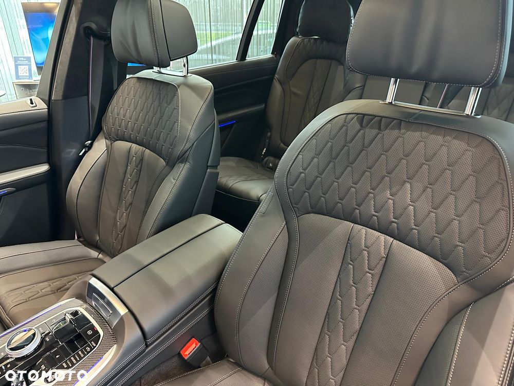 BMW X7 xDrive40d mHEV Individual Edition sport - 13