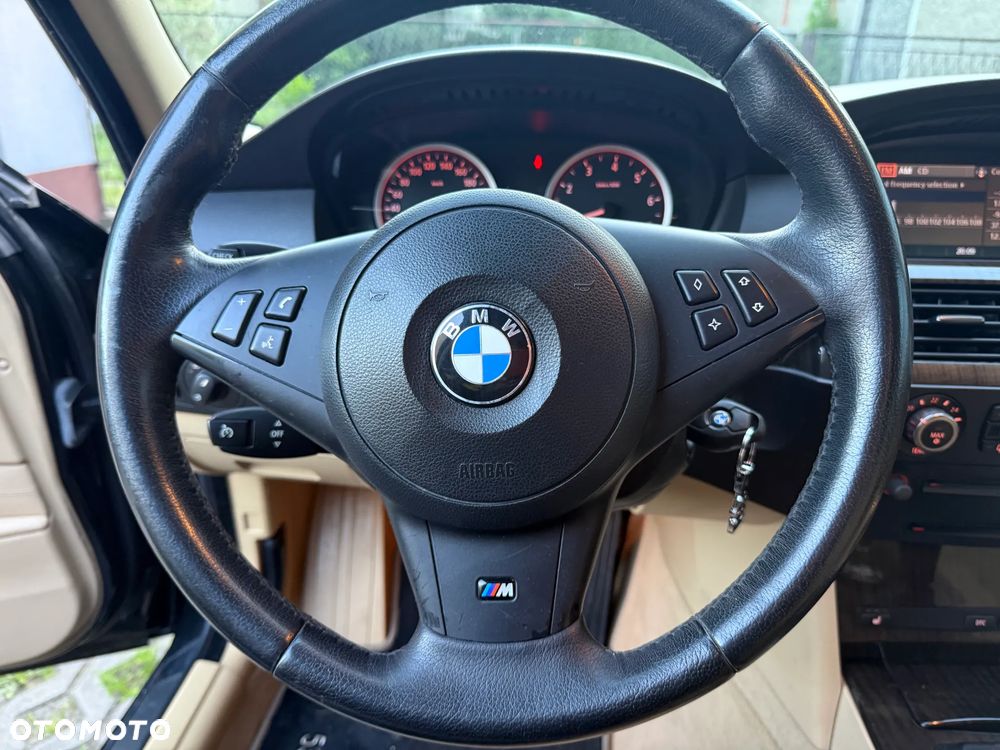 BMW Seria 5 530i - 25