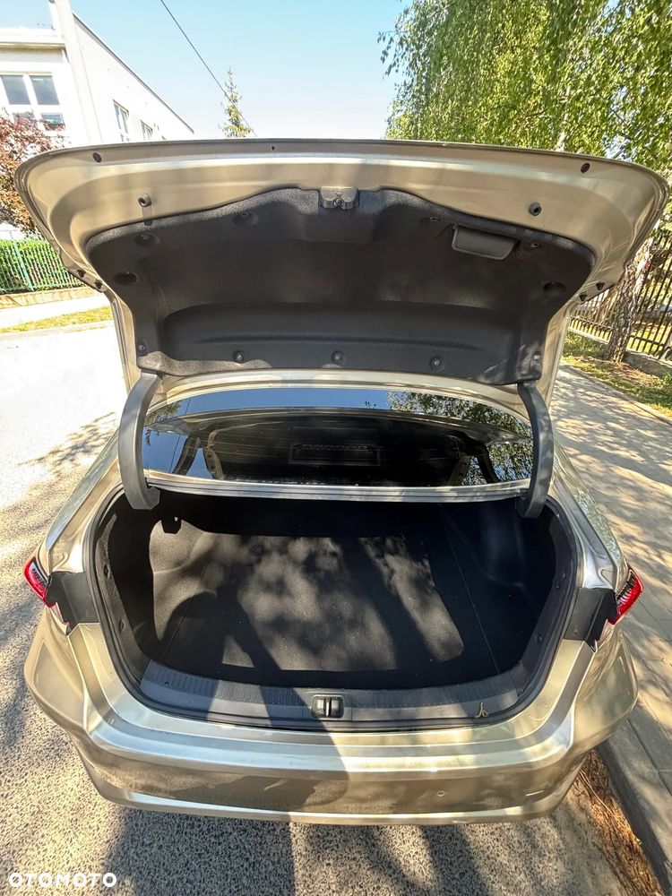Toyota Corolla 1.8 Hybrid Executive - 27