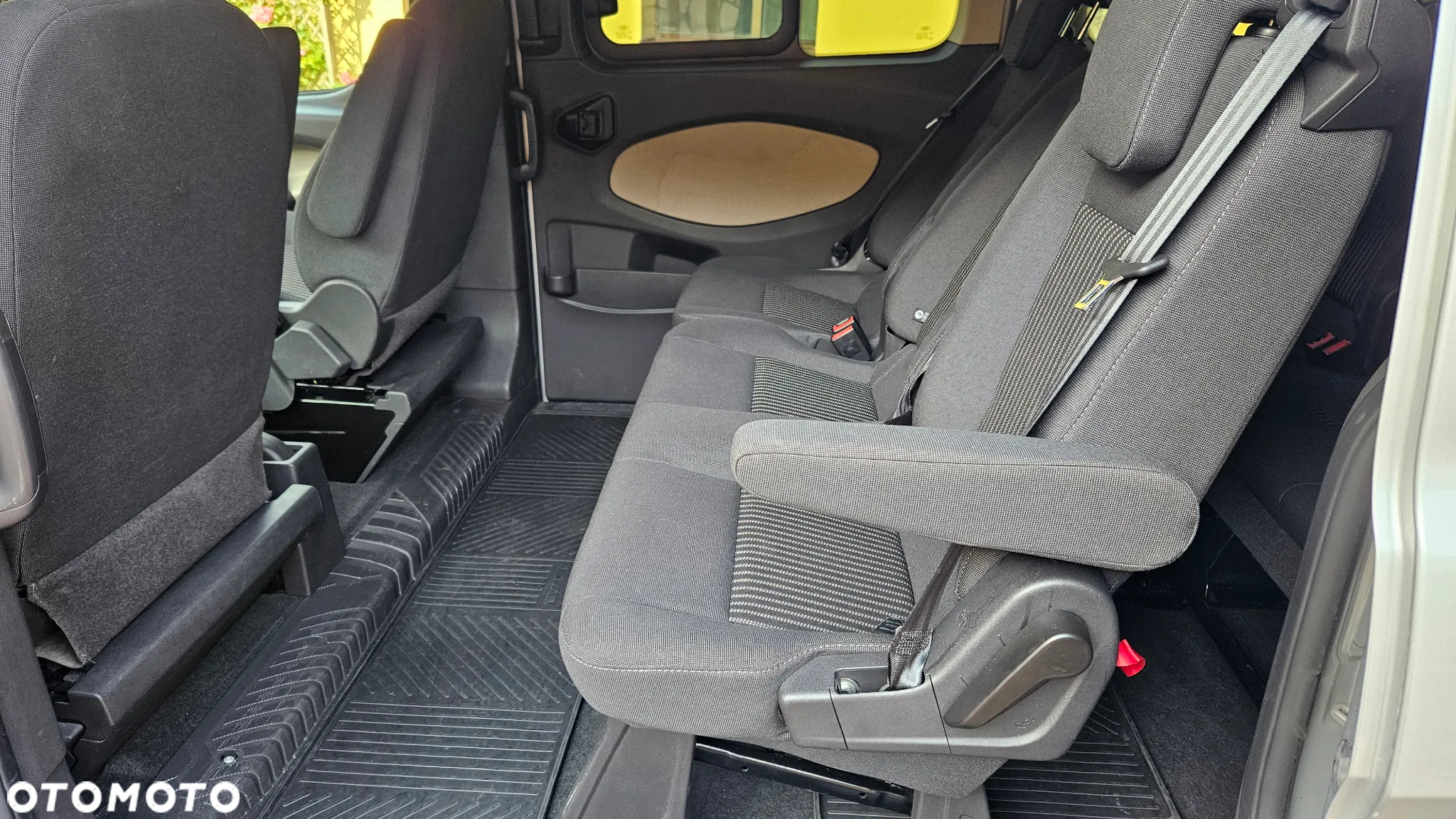 Ford Tourneo Custom - 16