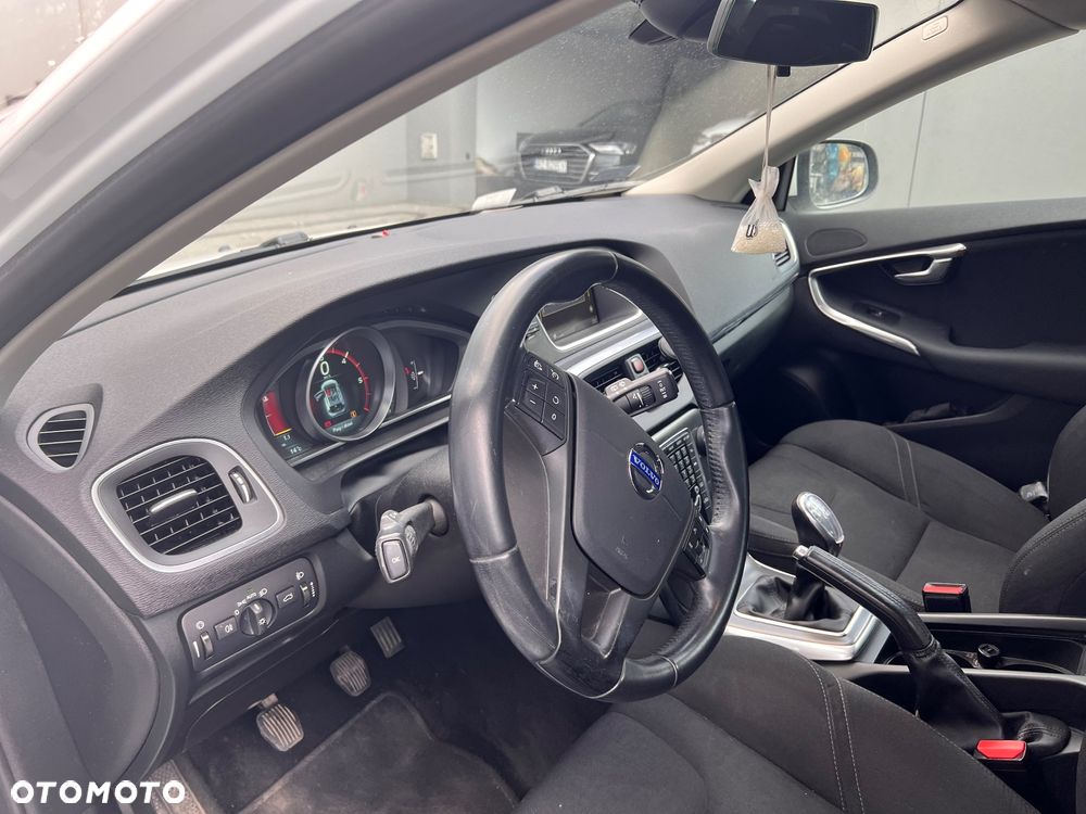 Volvo V40 D2 - 11