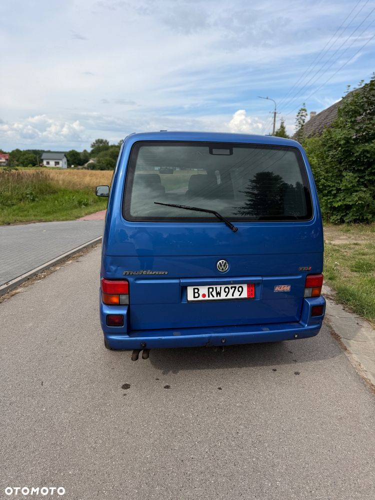 Volkswagen Multivan - 11