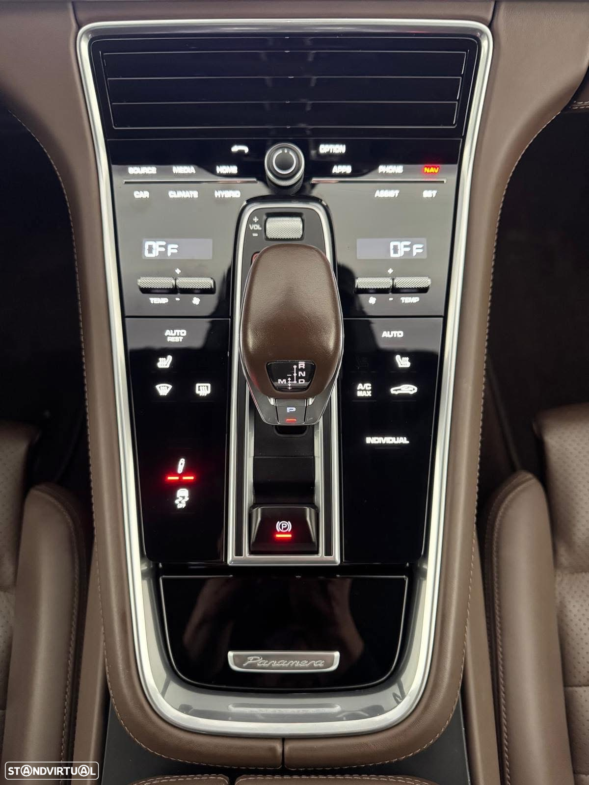 Porsche Panamera Sport Turismo 4 E-Hybrid - 16