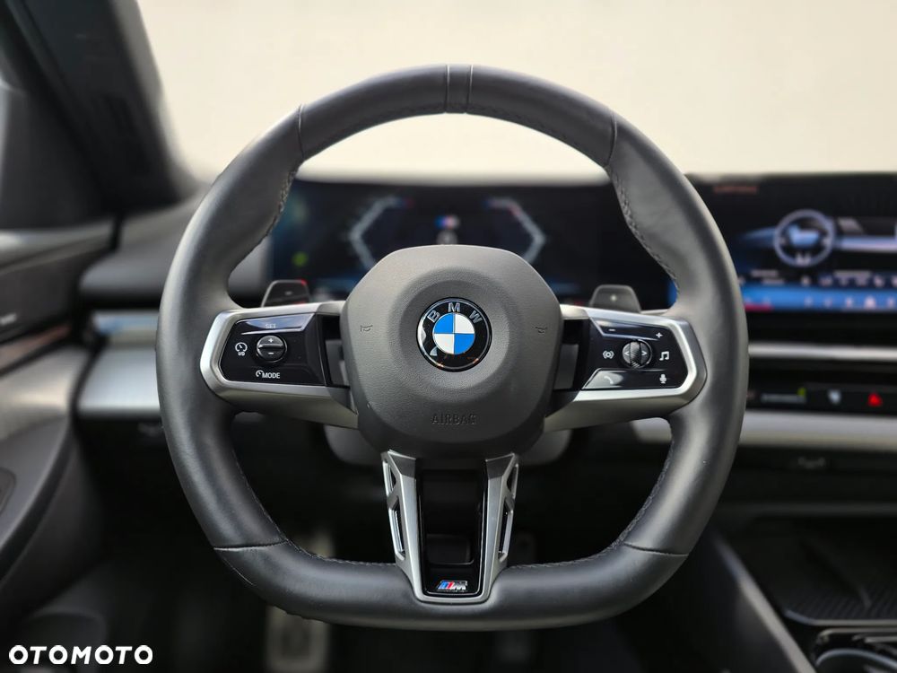 BMW Seria 5 520d xDrive - 14