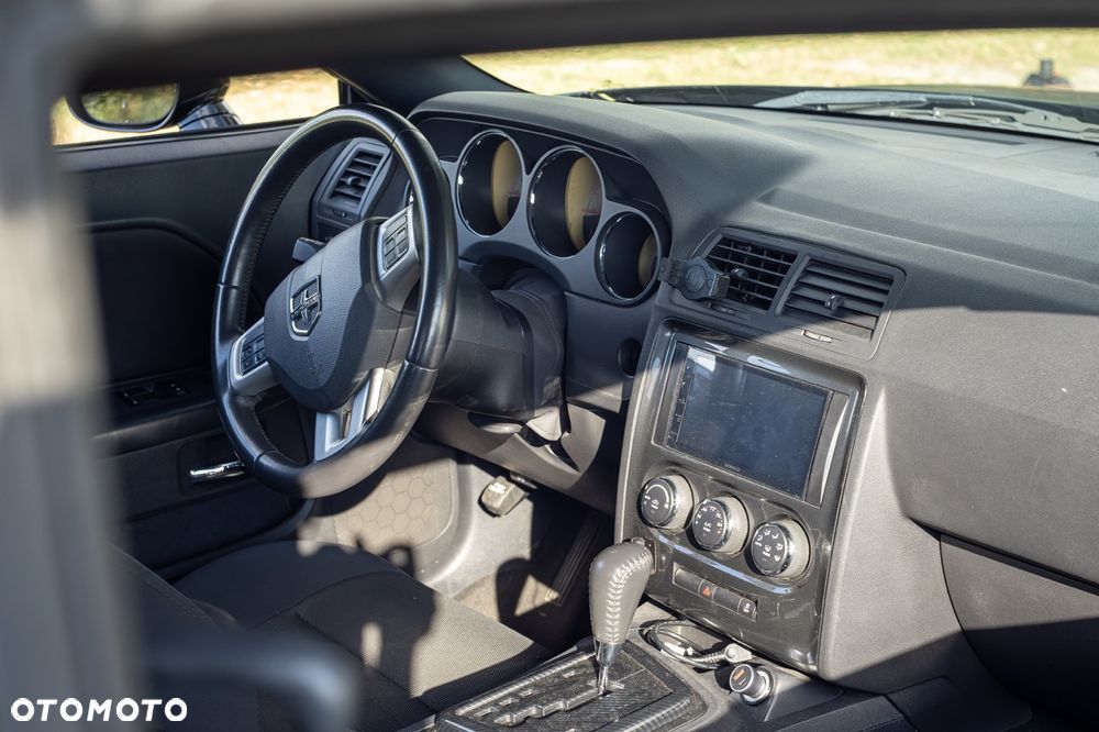 Dodge Challenger - 10