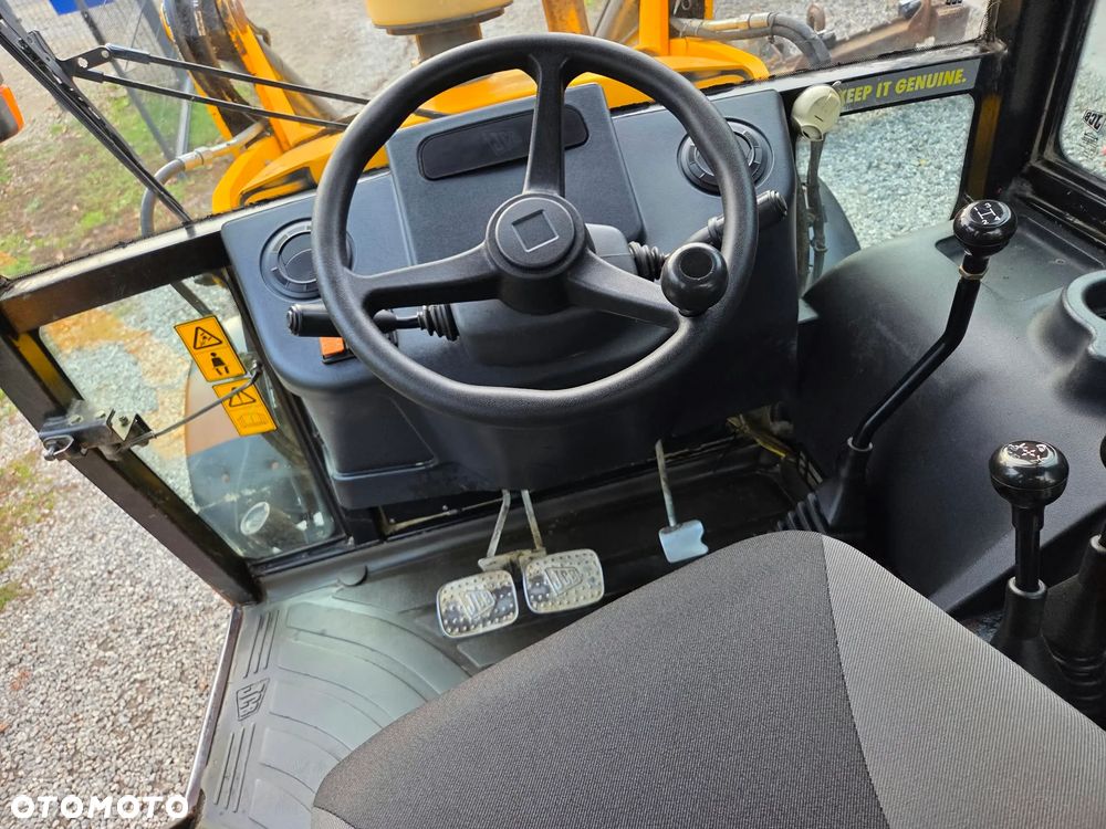 JCB 2CX - 24