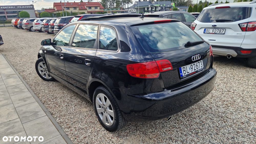 Audi A3 Sportback 1.6 FSI Attraction - 4