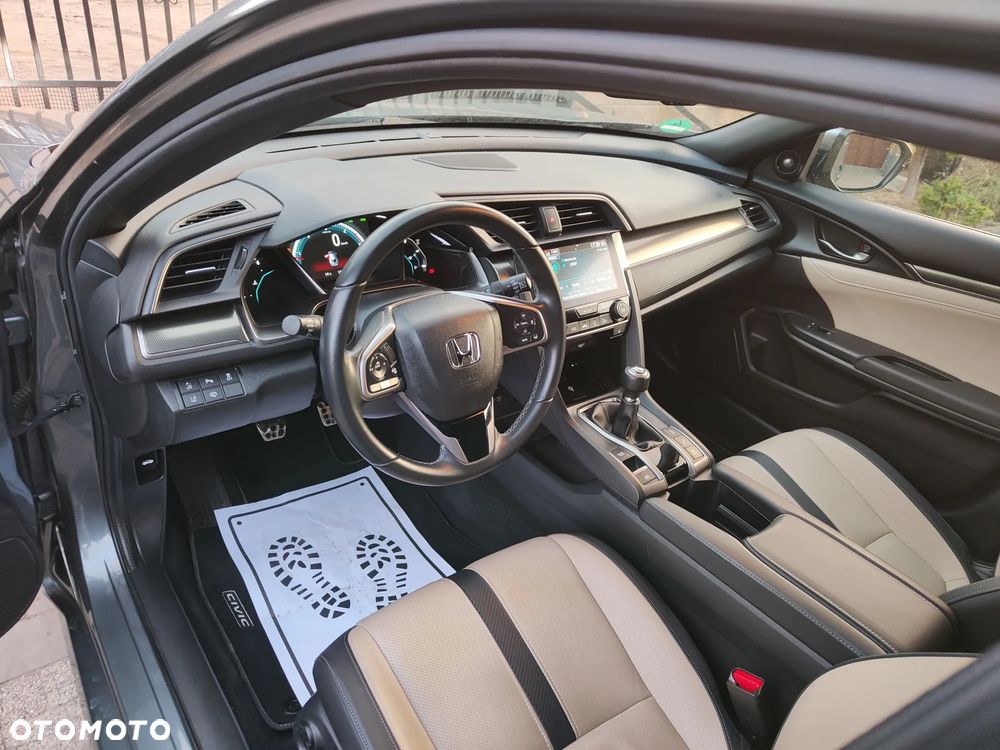 Honda Civic 1.6 i-DTEC Executive Black Edition - 17