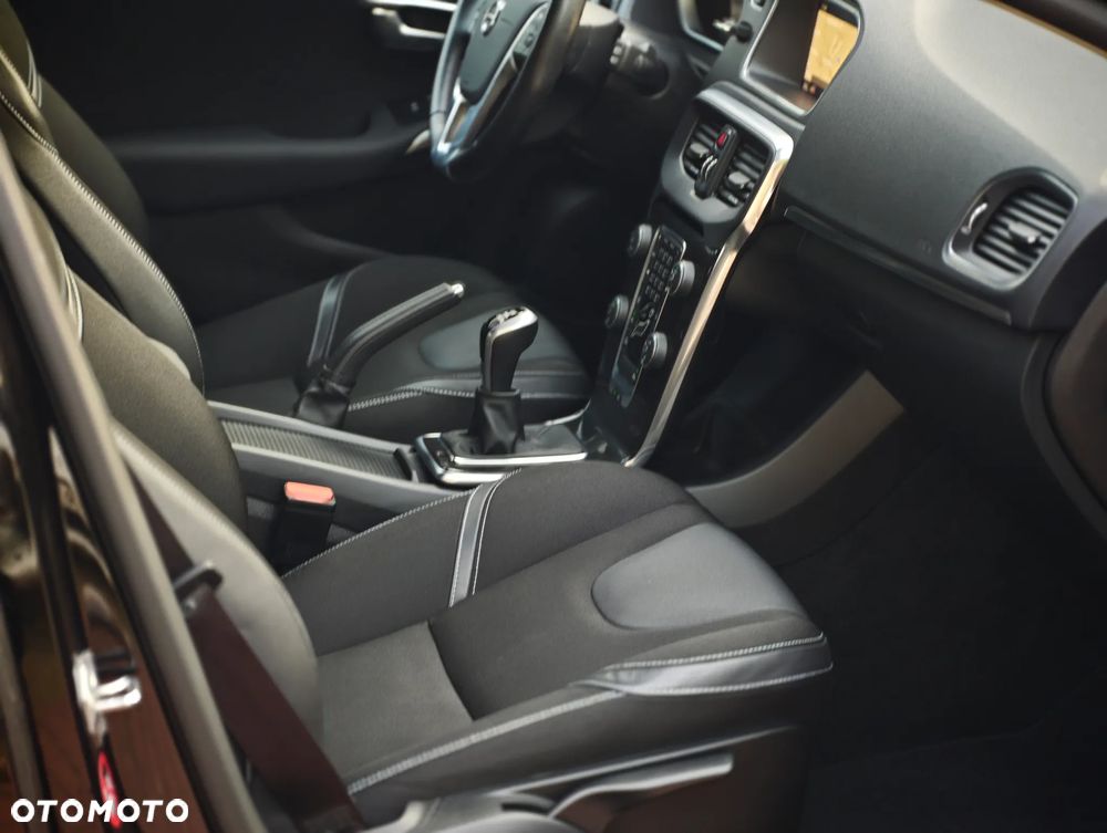 Volvo V40 D2 Momentum - 9