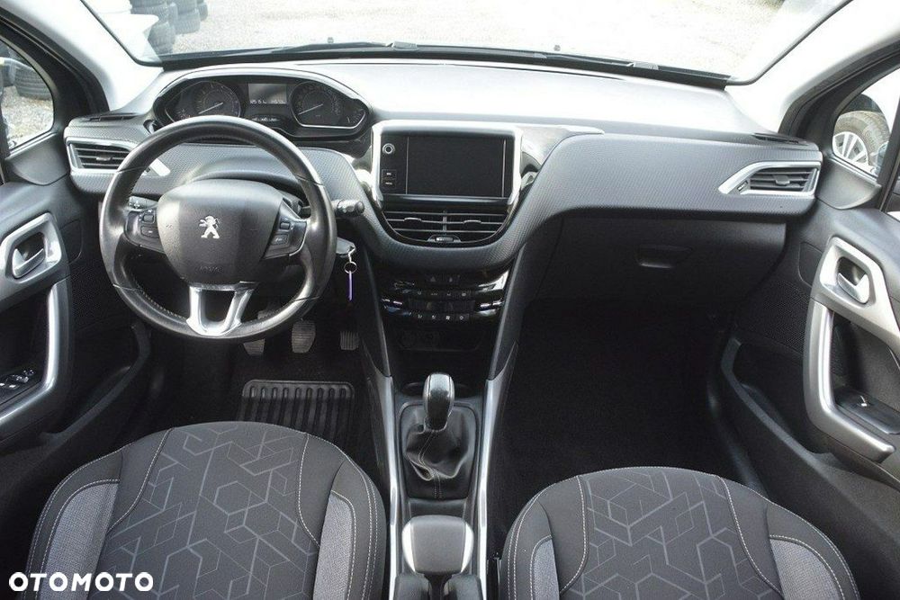 Peugeot 2008 1.2 Pure Tech Style EU6 - 18
