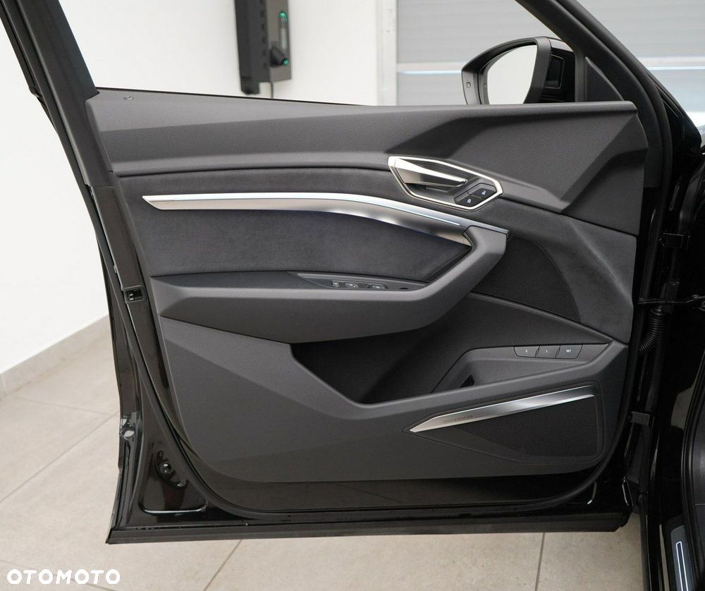 Audi Q8 Sportback e-tron - 21