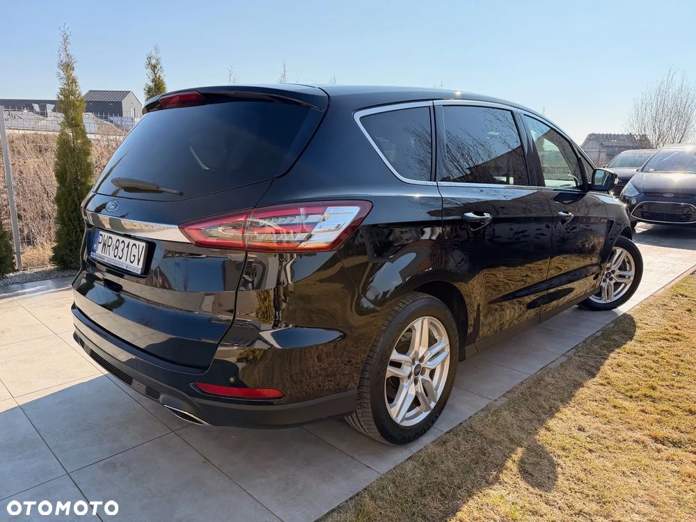 Ford S-Max - 11