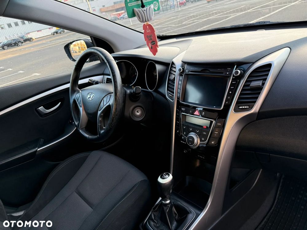 Hyundai i30 blue 1.6 CRDi Trend - 15