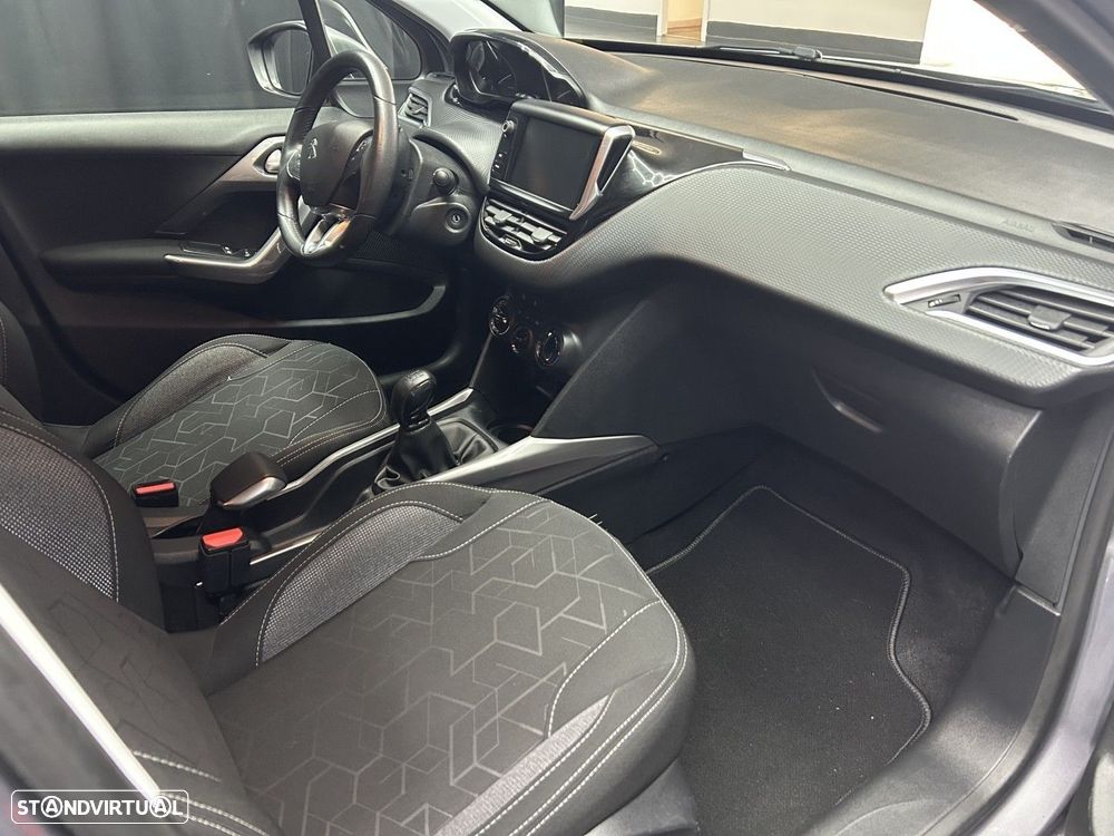 Peugeot 2008 1.2 PureTech Allure - 8