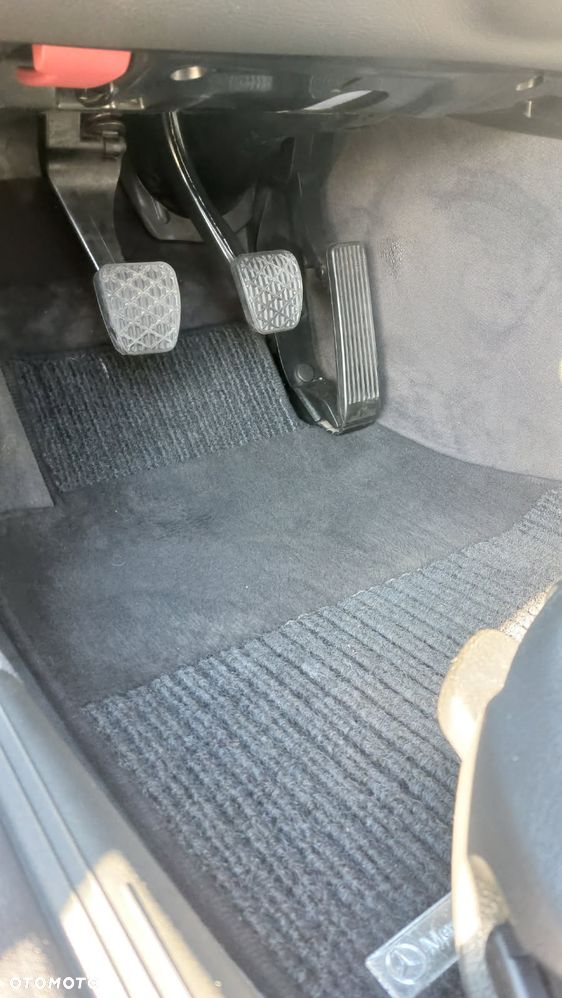 Mercedes-Benz Klasa E 240 Elegance - 20