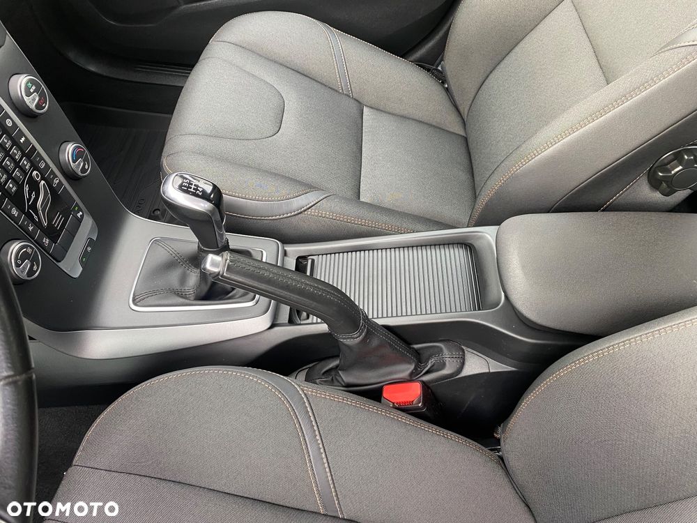 Volvo V40 Cross Country D2 Drive-E Momentum - 29