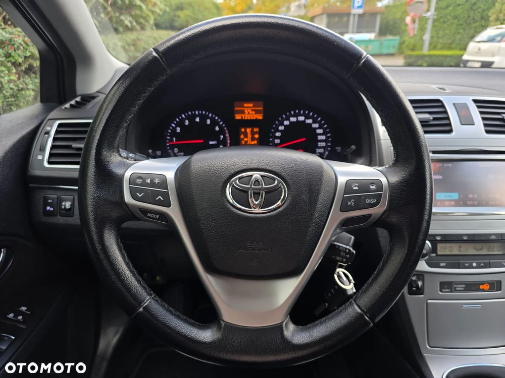 Toyota Avensis Combi 1.8 Executive - 30