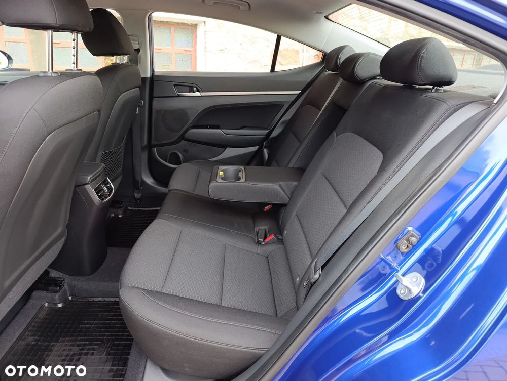Hyundai Elantra 1.6 Comfort - 23
