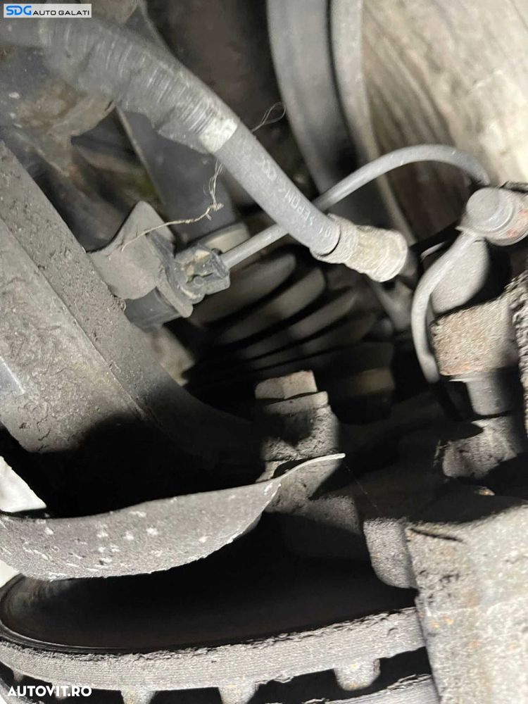 Fuzeta cu Rulment Roata Stanga Fata Audi A4 B8 2.0 TDI 2008 - 2015 - 2