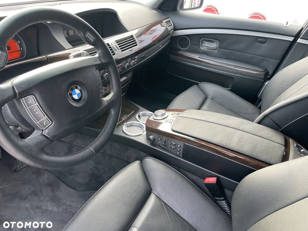 BMW Seria 7 750i - 27